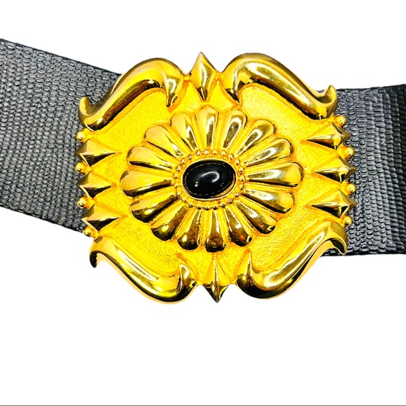 Doreen Ryan Vintage 80's Brushed Gold Belt Buckle With Black Cabochon Center - Picture 2 of 10